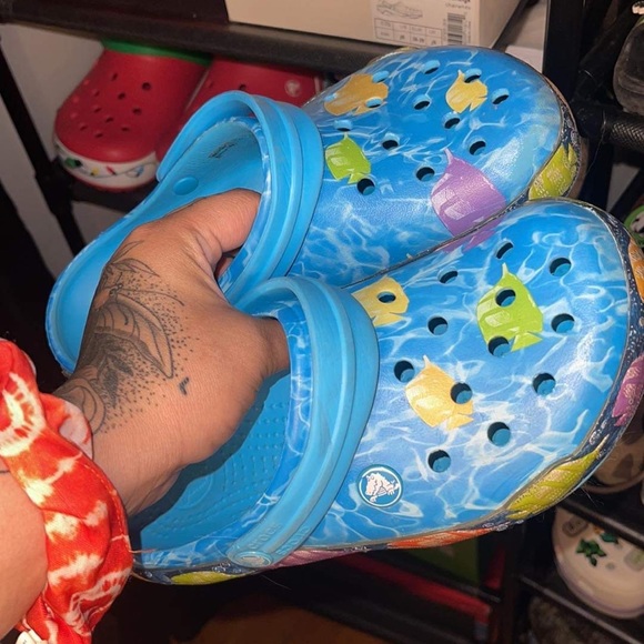 Fish Crocs - Picture 2 of 6